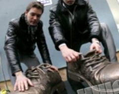 В Киеве появился памятник ботинкам 92-го размера.